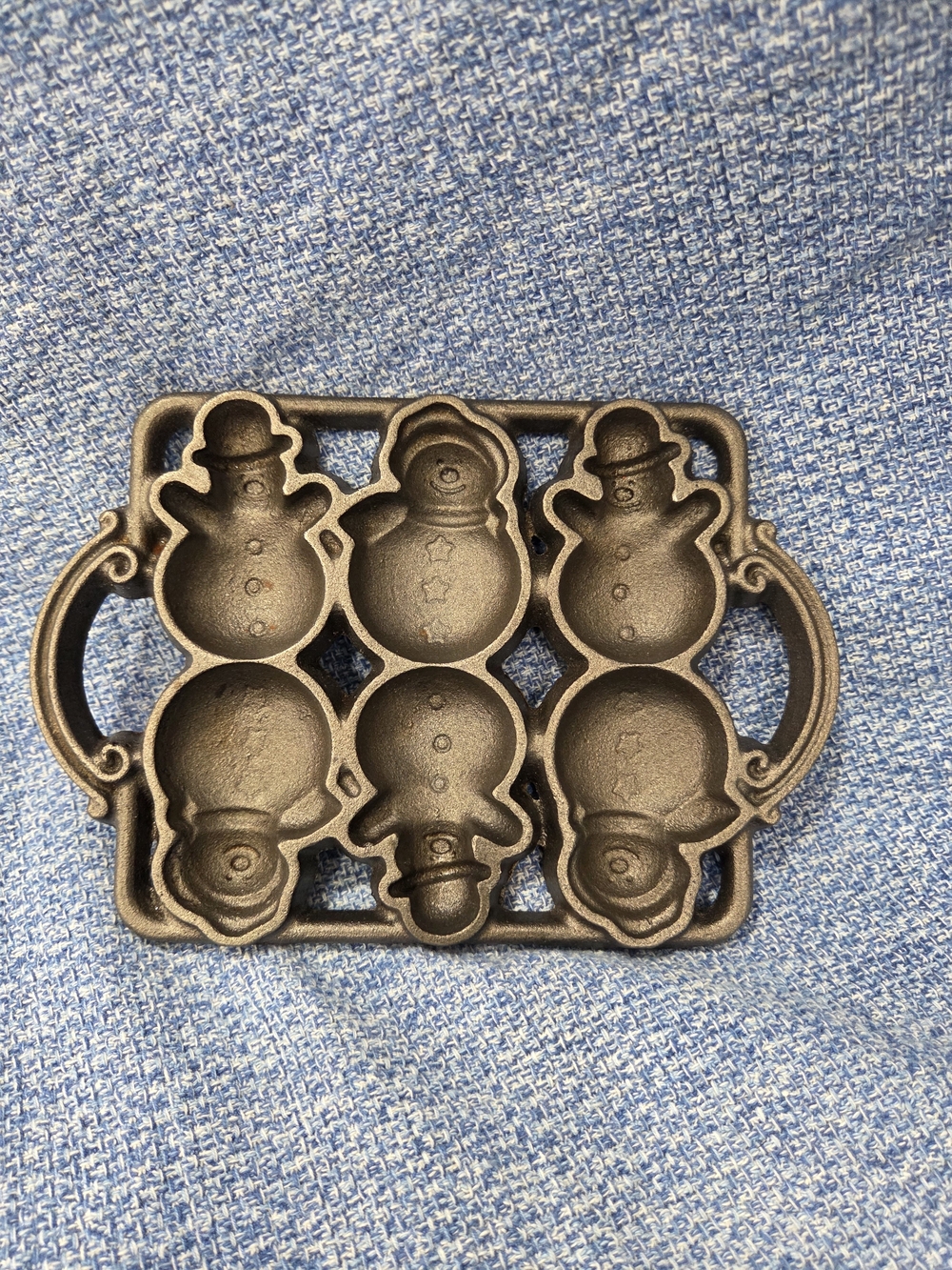 Vintage Black Cast Iron Baking Mold Or Decor